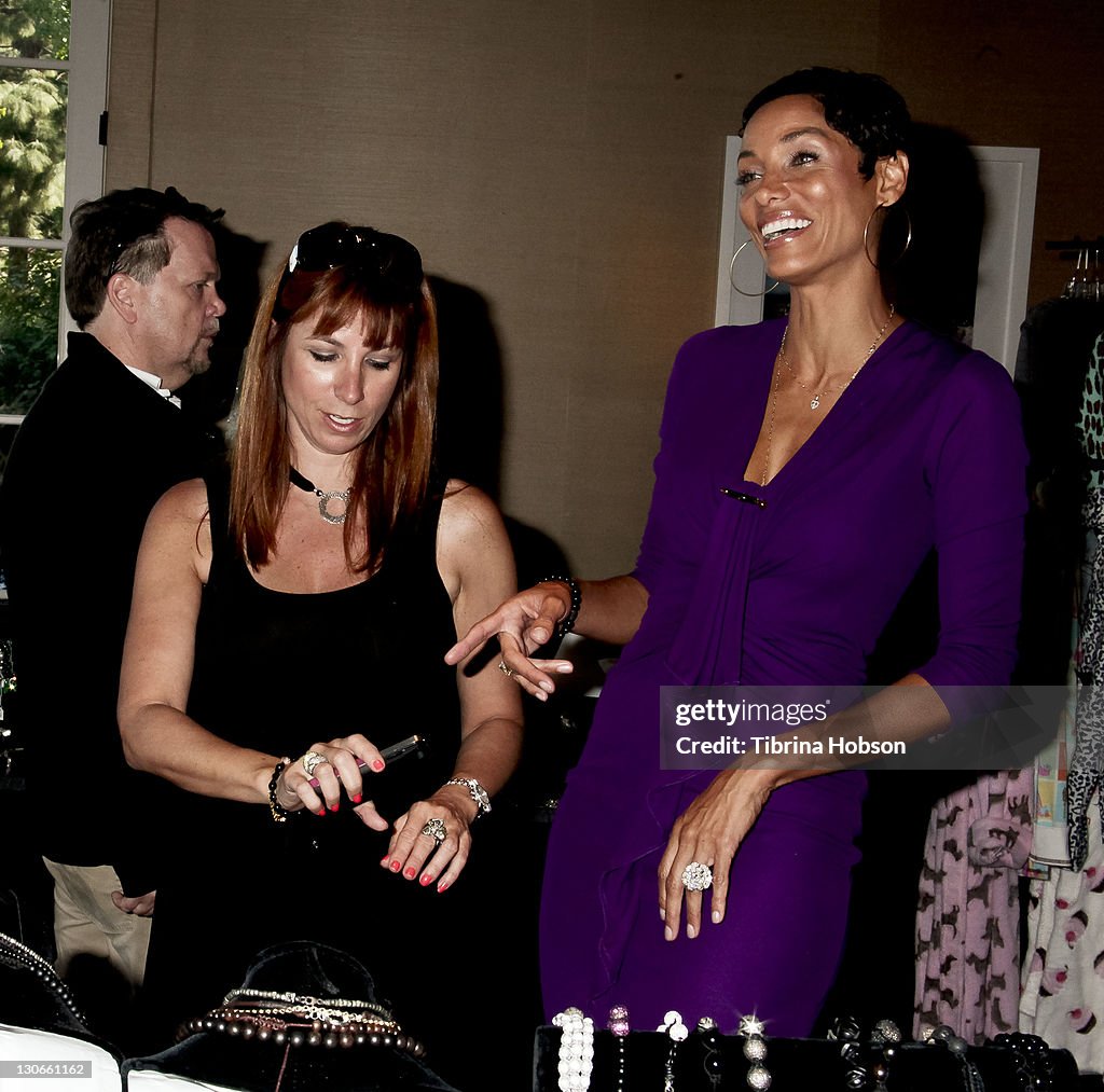 2011 Starlight Children's Foundation's Design And Wine Fundraiser