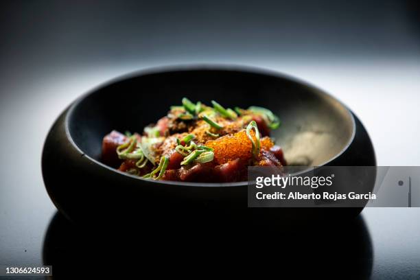 tuna tartare with vegetables - plate foto e immagini stock