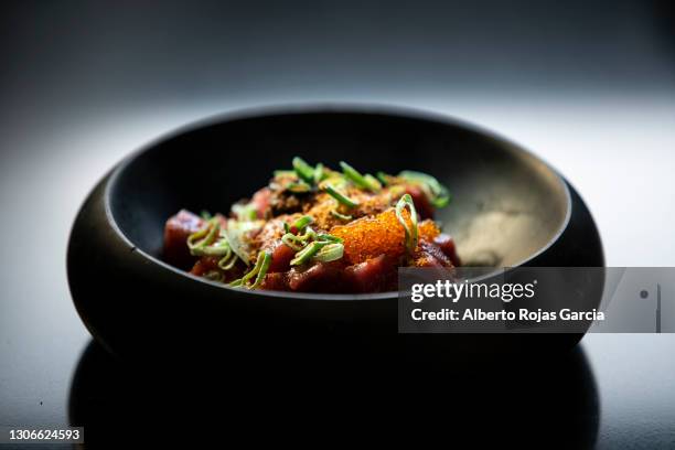 tuna tartare with vegetables - filet americain stockfoto's en -beelden