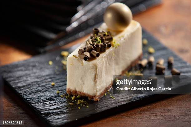 modern cheesecake - rich garcia fotografías e imágenes de stock