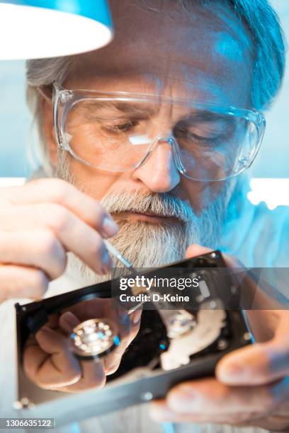 Lab Sample Disk 142 Lab Disk Stock Photos, High-Res Pictures, and Images - Getty Images