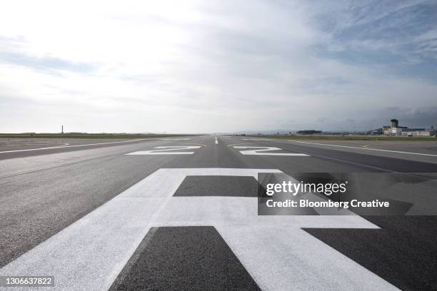 Runway Lettering 1,504 Airport Runway Markings Stock Photos, High-Res Pictures, and ...