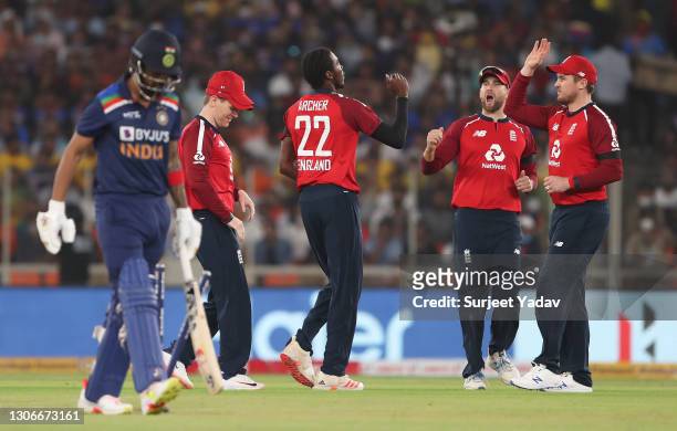 Jofra Archer of England celebrates after taking the wicket of KL Rahul of India with team mates Eoin Morgan, Dawid Malan and Jason Roy during the 1st...