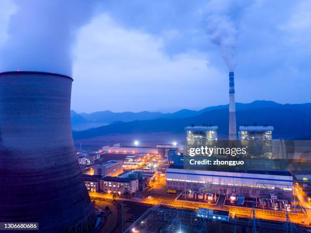 elektrischeanlage mit kühlsystem - heizöl stock-fotos und bilder