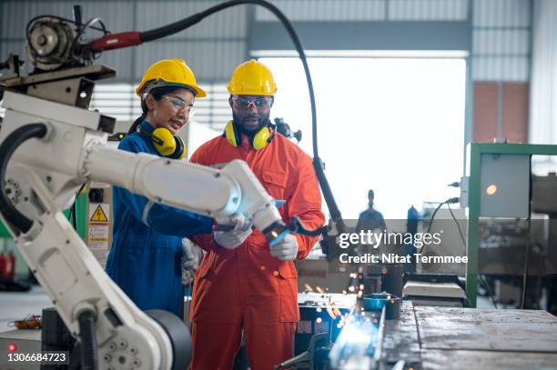 Manufacturing Learning Machine Learning Manufacturing Photos and Premium High Res Pictures ...