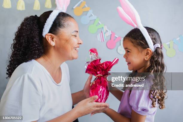 celebrating easter at home - easter family stock pictures, royalty-free photos & images