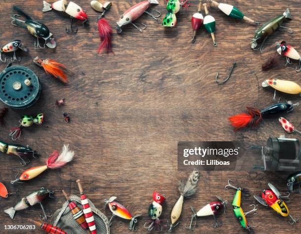uitstekende visserij tackle frame achtergrond - vishaak visgerei stockfoto's en -beelden
