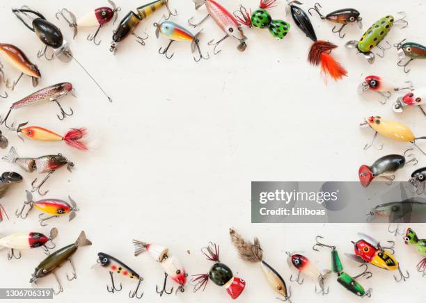 uitstekende visserij tackle frame achtergrond - vishaak visgerei stockfoto's en -beelden