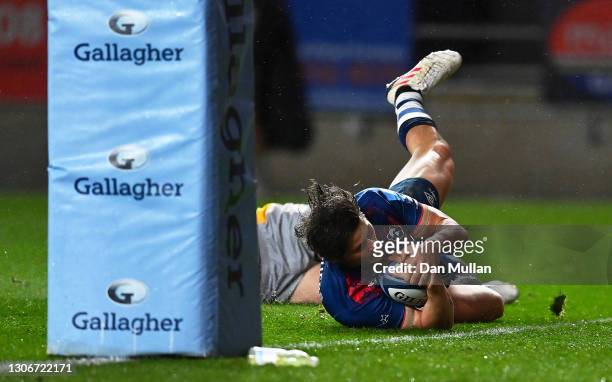 Piers O’Conor of Bristol Bears goes over to score their sides first try during the Gallagher Premiership Rugby match between Bristol and Wasps at...