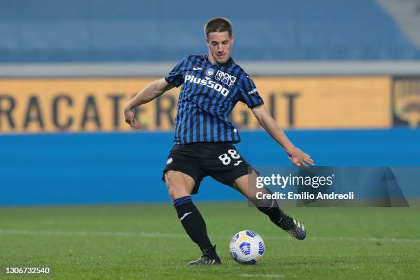 Mario Pasalic of Atalanta scores the 3rd goal during the Serie A match between Atalanta BC and Spezia Calcio at Gewiss Stadium on March 12, 2021 in...