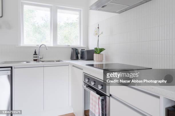 kitchen tidy and clean. - tidy room stock pictures, royalty-free photos & images