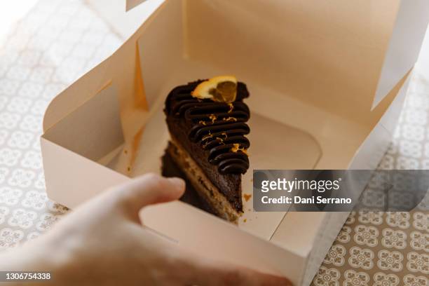 crop person with sweet dessert in paper box - pastry imagens e fotografias de stock