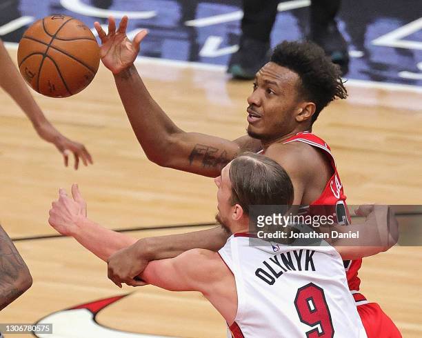 Wendell Carter Jr. #34 of the Chicago Bulls battles for a loose ball with Kelly Olynyk of the Miami Heat at the United Center on March 12, 2021 in...