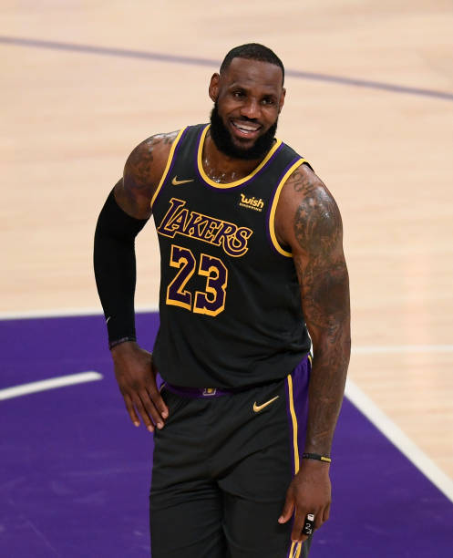 https://media.gettyimages.com/id/1306798612/photo/lebron-james-of-the-los-angeles-lakers-smiles-during-a-105-100-lakers-win-over-the-indiana.jpg?s=612x612&w=0&k=20&c=kUrh6o_I0BHnRXFk90f4zCKs1-jTd0-Zag_yiIuOIqY=