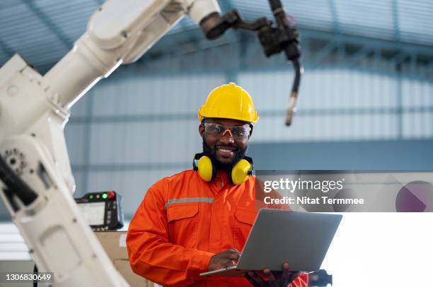 Calibrator Engineer Calibration Lab With People Photos and Premium High Res Pictures ...