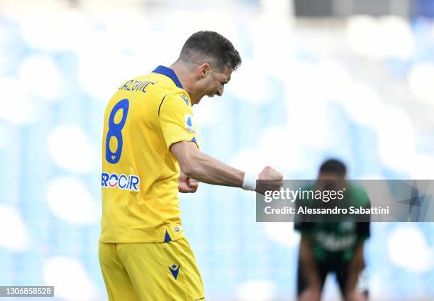 Darko Lazovic of Hellas Verona F.C. Celebrates after scoring their team's first goal during the Serie A match between US Sassuolo and Hellas Verona...