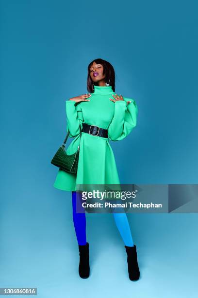 fashionable woman in green dress - black women in tights stock pictures, royalty-free photos & images