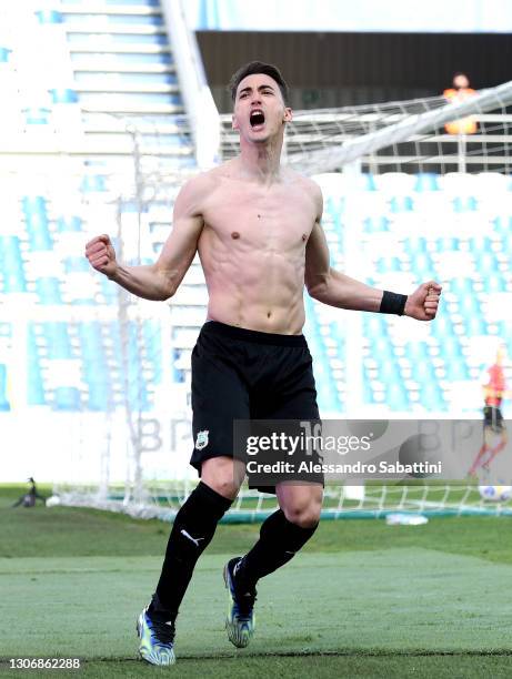 Filip Djuricic of Sassuolo celebrates after scoring their team's second goal during the Serie A match between US Sassuolo and Hellas Verona FC at...
