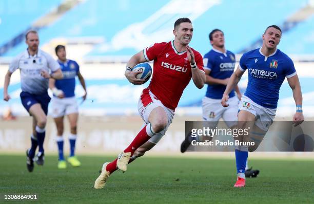 George North of Wales breaks away to score their sides 5th try during the Guinness Six Nations match between Italy and Wales at Stadio Olimpico on...