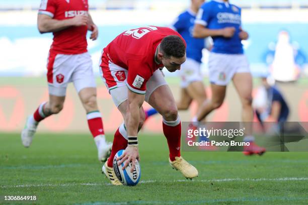 George North of Wales touches down to score their sides 5th try during the Guinness Six Nations match between Italy and Wales at Stadio Olimpico on...