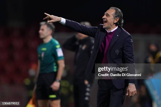 Cesare Prandelli, head coach of ACF Fiorentina gestures during the Serie A match between Benevento Calcio and ACF Fiorentina at Stadio Ciro Vigorito...