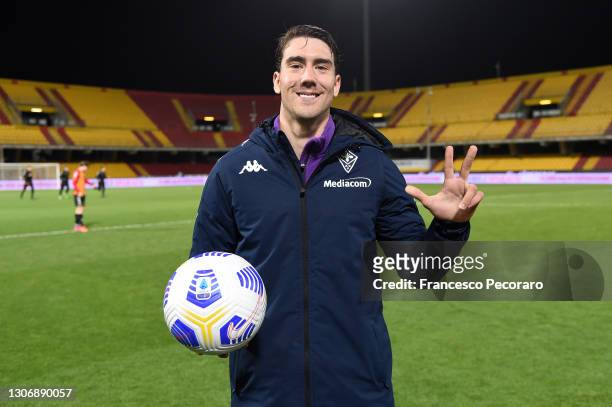 Dusan Vlahovic of AFC Fiorentina poses with the match ball after scoring a hat-trick during the Serie A match between Benevento Calcio and ACF...