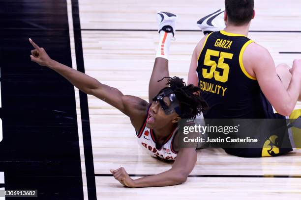 Ayo Dosunmu of the Illinois Fighting Illini points to the baseline during their game against the Iowa Hawkeyes in the second half of the Big Ten...