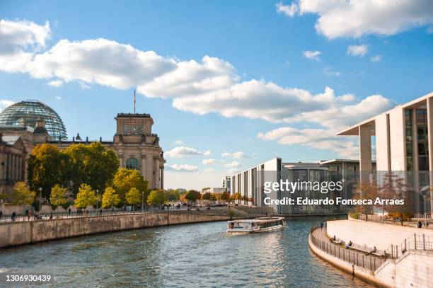 view of the reichstag, the spree river and the marie-elisabeth-lüders-haus (melh) and paul-löbe-haus (plh) buildings - berlin stock-fotos und bilder