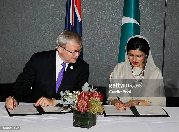 Australia's Foreign Minister Kevin Rudd and Pakistan's Foreign Minister Hina Rabbani Khar sign a Memorandum of Understanding at a bilateral meeting...