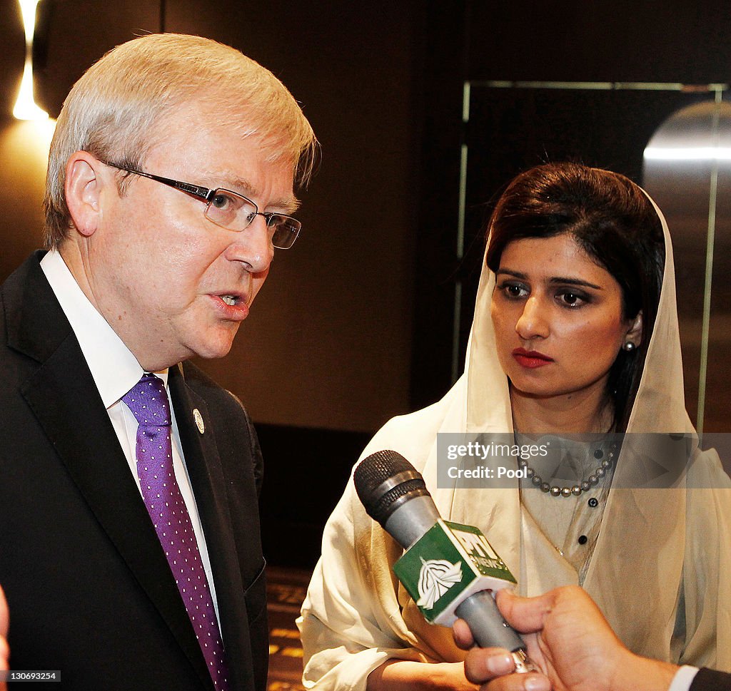 Kevin Rudd Queen Australia's Foreign Minister Kevin Rudd is interviewed after signing ...