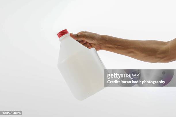 hand holding gallon water - gallon stockfoto's en -beelden