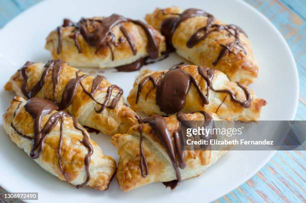 croissants with chocolate - pain au chocolat stock pictures, royalty-free photos & images