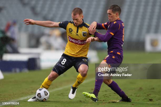 Oliver Bozanic of the Mariners contests the ball against Neil Kilkenny of Perth Glory during the A-League match between the Central Coast Mariners...