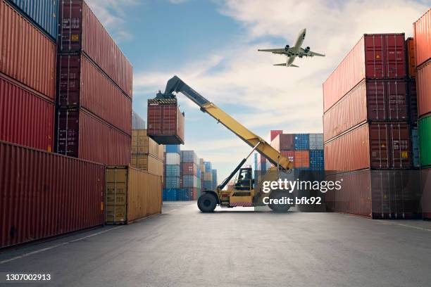 airplane flying above container port. - porto imagens e fotografias de stock