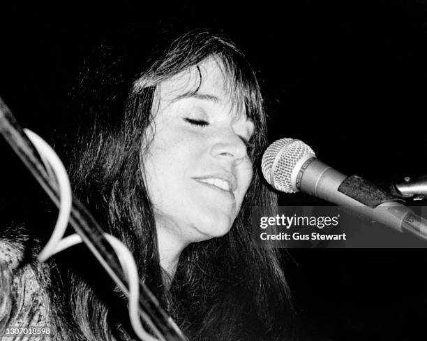Melanie performs on stage at the Royal Albert Hall, London, England, on October 6th, 1975.