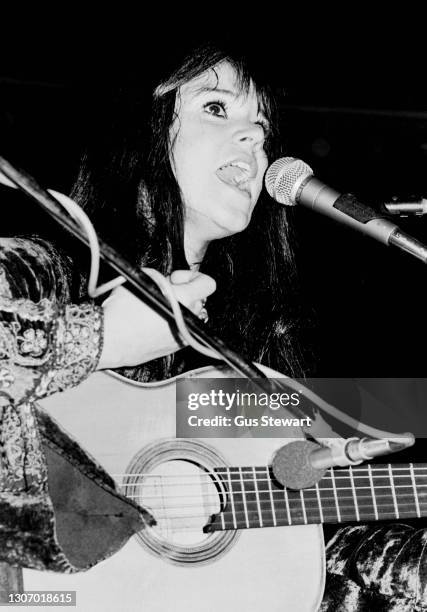 Melanie performs on stage at the Royal Albert Hall, London, England, on October 6th, 1975.