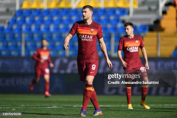 Edin Dzeko of A.S Roma looks on during the Serie A match between Parma Calcio and AS Roma at Stadio Ennio Tardini on March 14, 2021 in Parma, Italy....