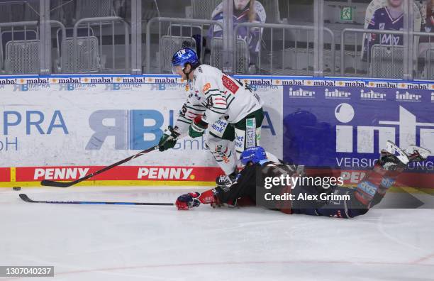 Danny Kristo of Augsburg is challenged by Thomas Larkin of Mannheim during the Penny DEL match between Adler Mannheim and Augsburger Panther at SAP...