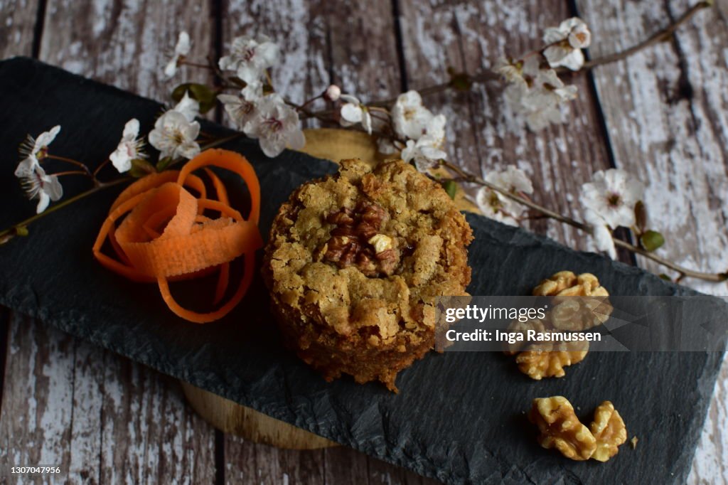 Single carrot & walnut cake