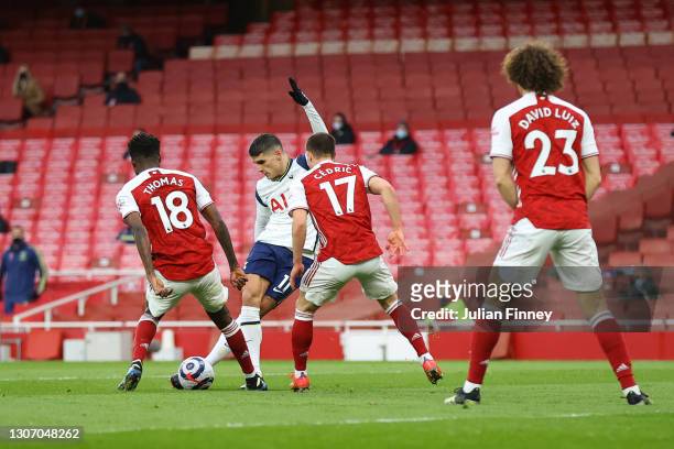 Erik Lamela of Tottenham Hotspur scores their side's first goal during the Premier League match between Arsenal and Tottenham Hotspur at Emirates...