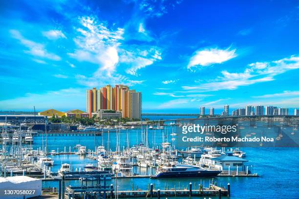 marina in palm beach, florida, usa - palm beach florida stock pictures, royalty-free photos & images