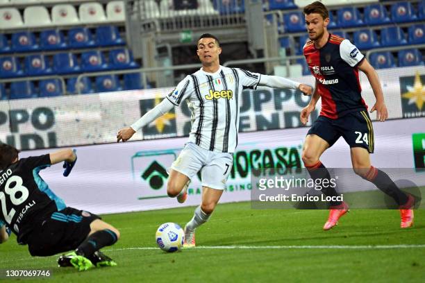 Daniele Rugani of Cagliari in contrast with Cristiano Ronaldo of Juventus during the Serie A match between Cagliari Calcio and Juventus at Sardegna...