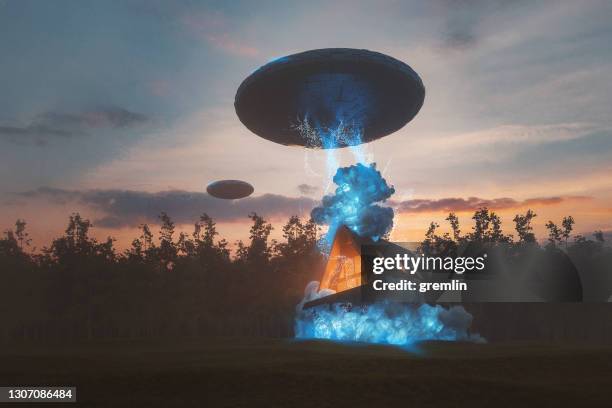 alien ufo abduction in the middle of the night - ufo abduction stock pictures, royalty-free photos & images