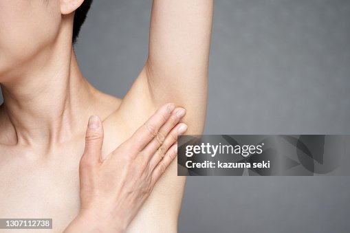 Middle-aged Japanese woman who cares about her armpits Middle-aged Japanese woman who cares about her armpits