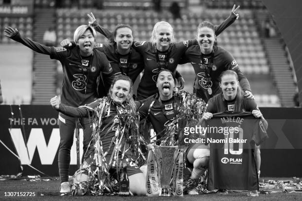 Ji So-Yun , Drew Spence , Pernille Harder , Melanie Leupolz , Erin Cuthbert , Sam Kerr and Fran Kirby of Chelsea pose for a photograph with the...