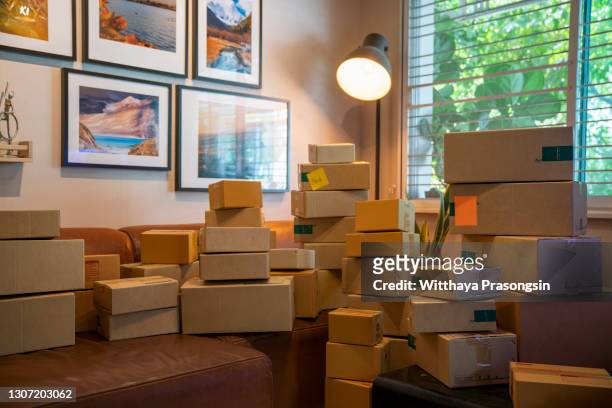 many stacked cardboard boxes and boxes bevore - loge stock-fotos und bilder