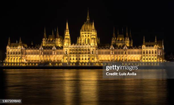 parlamento húngaro - budapeste ストックフォトと画像