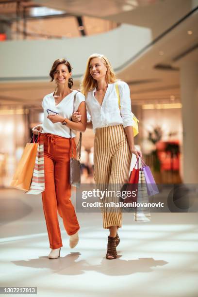 they wouldn't want to spend their day any other way - shopping imagens e fotografias de stock
