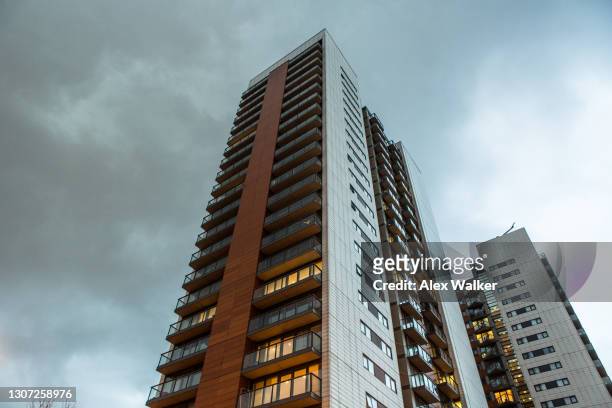 modern tower block on overcast evening - skyscraper stock pictures, royalty-free photos & images
