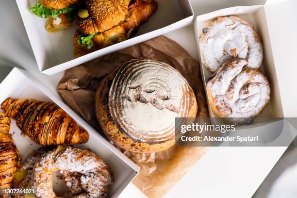 fresh bread and pastries home delivery in eco packaging - croissant white background stock-fotos und bilder